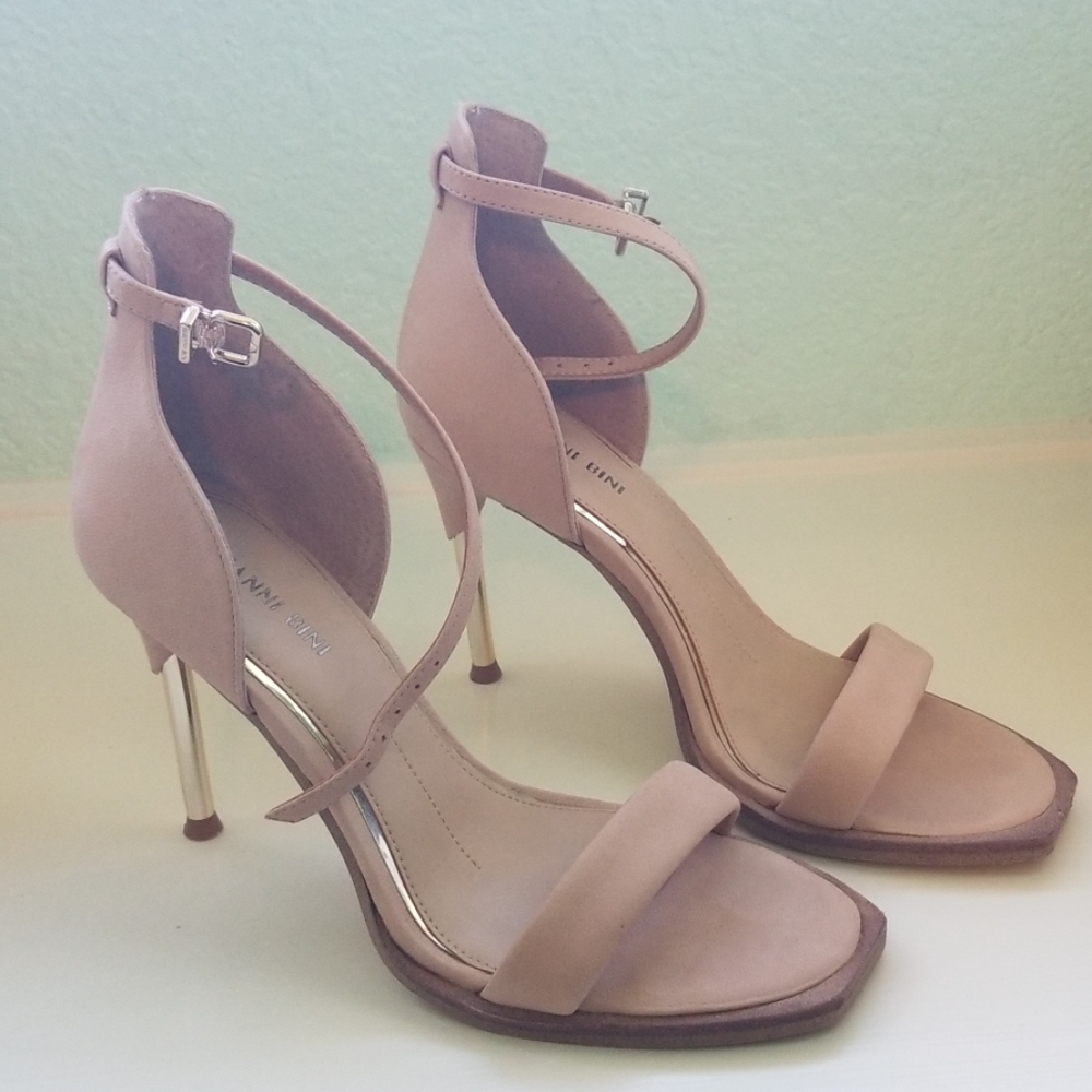 Nude Gianni Bini heels